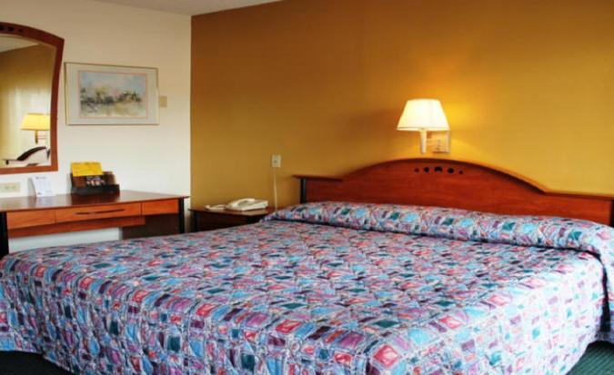 Speedway Inn Bristol Room photo