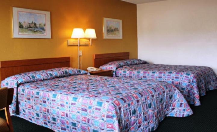 Speedway Inn Bristol Room photo